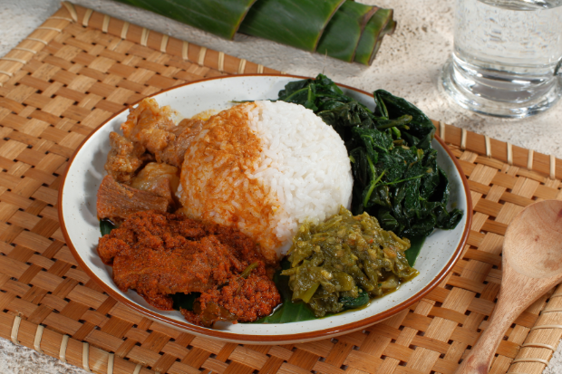 Nasi Padang Cinta Satu Malam yang Selalu Kuterima